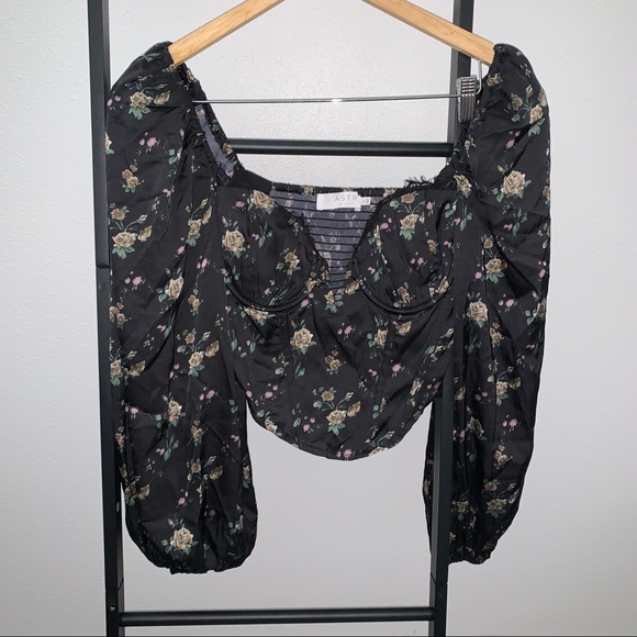 ASTR Josephine Top in Black Floral - Picture 4 of 5